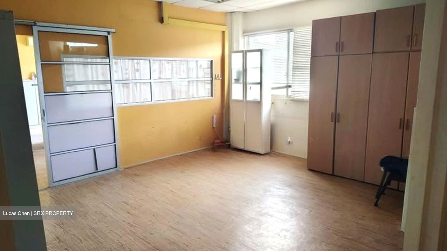 Ang Mo Kio West Area Office (D20), Shop House #561763941